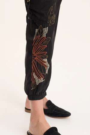 Embroidered Darri Jogger - Black