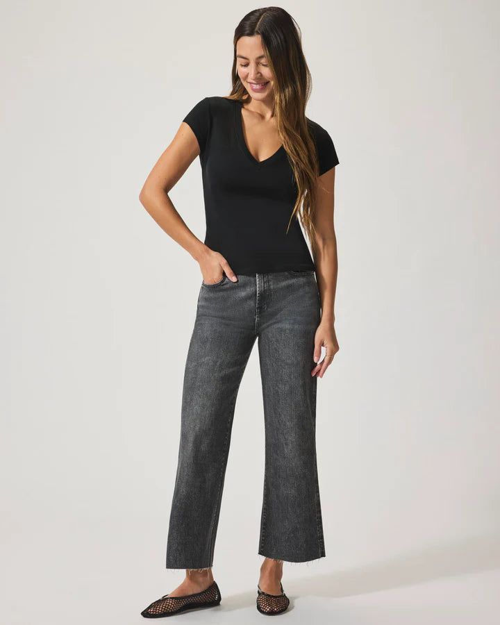 Faye V-Neck - Black