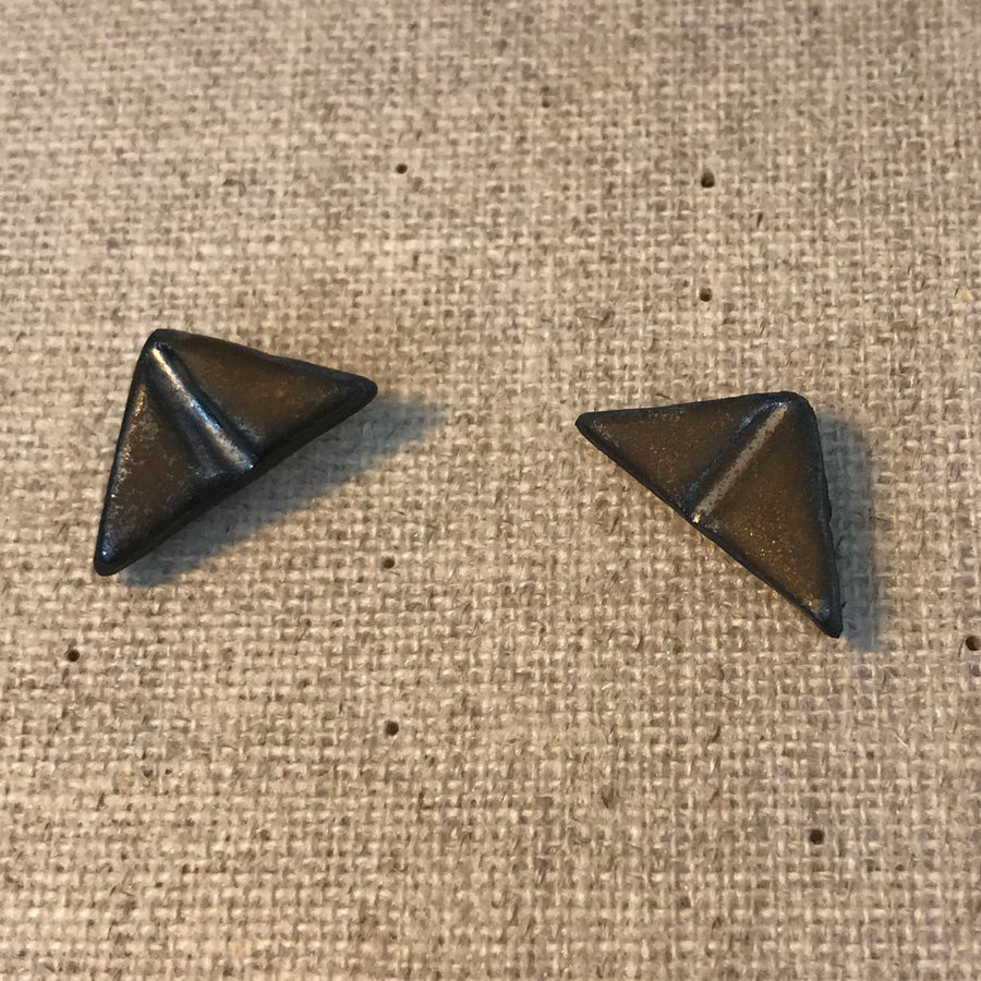 JKH Triangle Studs - black
