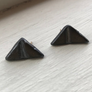 JKH Triangle Studs - black
